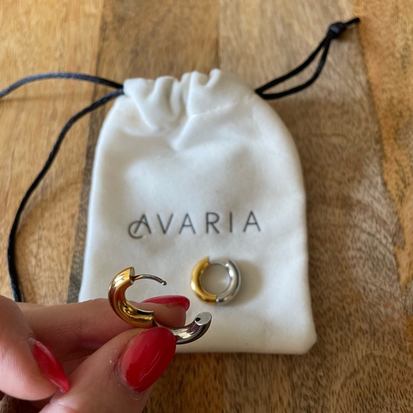 AVARIA EARRINGS - 18k gold plated & silver hoops (water resistant) - Picture 4 of 7